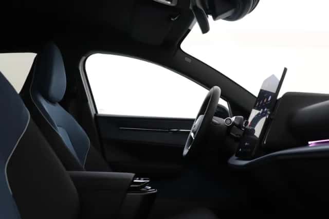 Volvo EX30 (2025) thumbnail 9