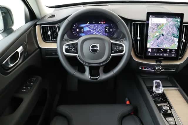 Volvo XC60 (2025)