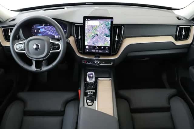 Volvo XC60 (2025) thumbnail 3
