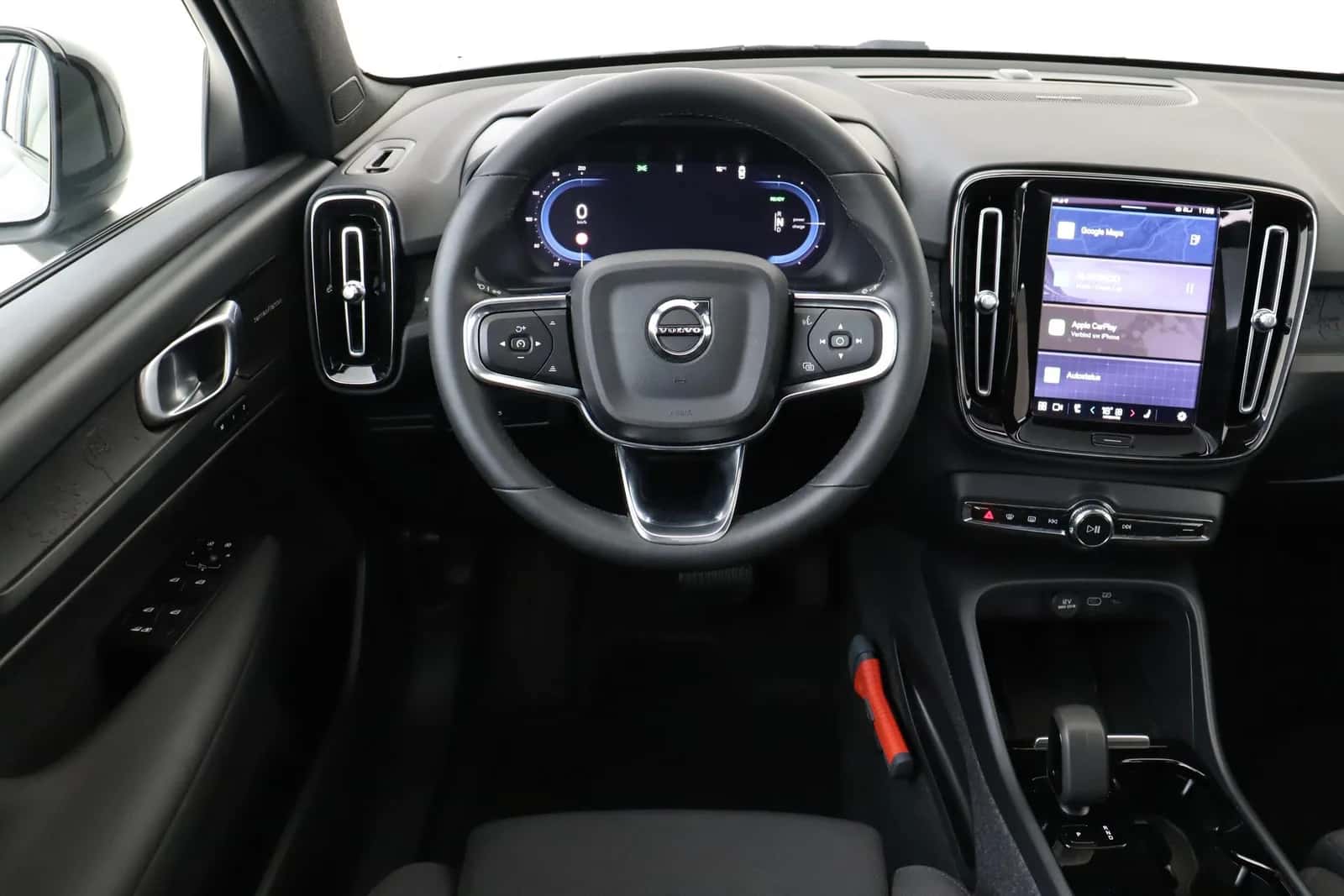 Volvo XC40 (2024) — foto 1