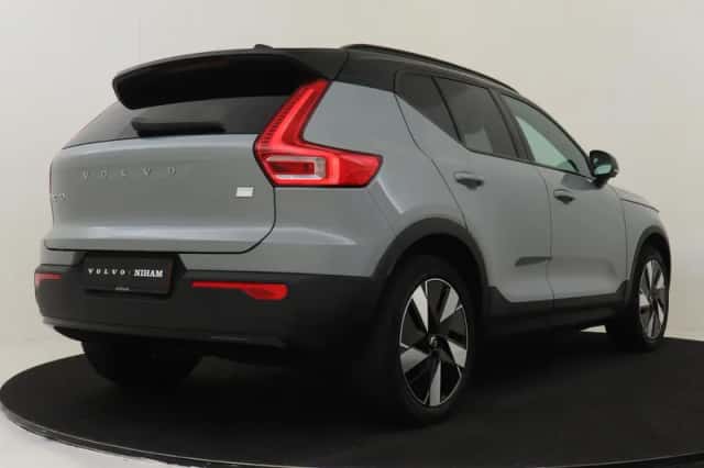 Volvo XC40 (2024) thumbnail 2
