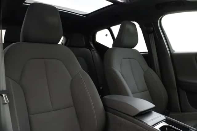 Volvo XC40 (2024) thumbnail 11