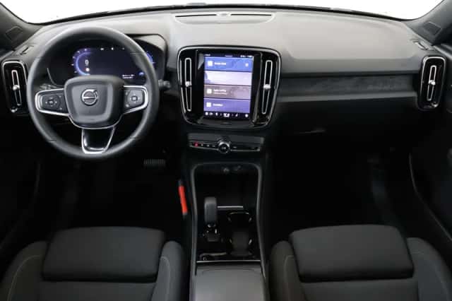 Volvo XC40 (2024) thumbnail 3