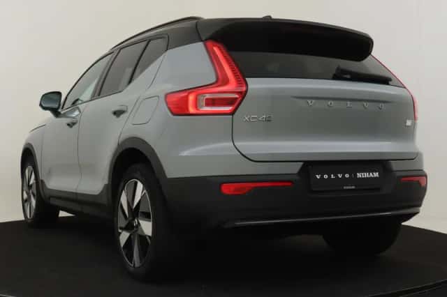 Volvo XC40 (2024) thumbnail 4
