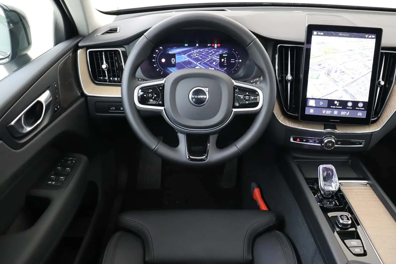 Volvo XC60 (2025) — foto 1