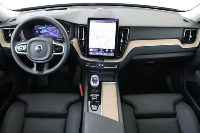 Volvo XC60 (2025) thumbnail 3