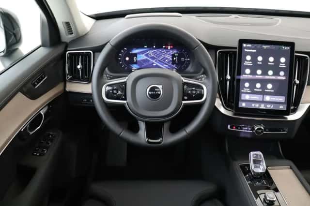 Volvo XC90 (2025) thumbnail 2