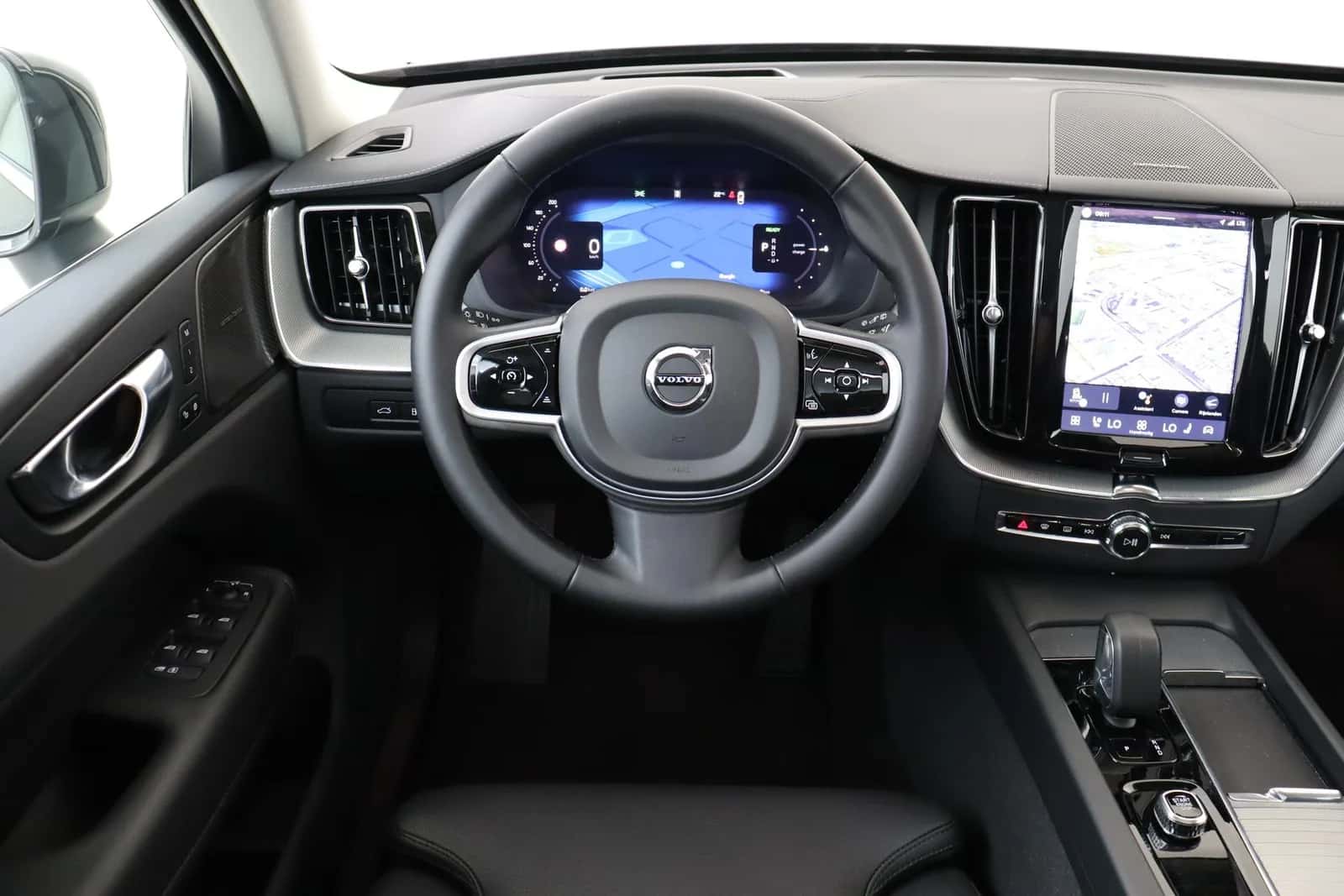 Volvo XC60 (2025) — foto 1