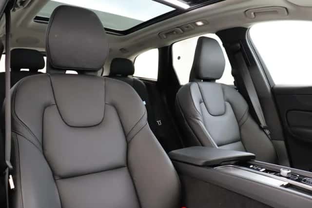 Volvo XC60 (2025) thumbnail 11