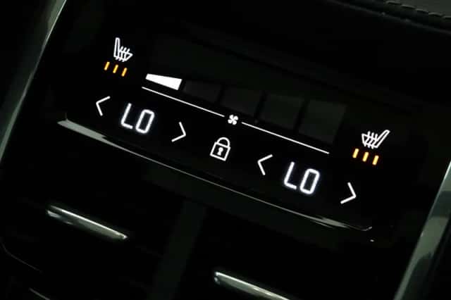 Volvo XC90 (2024) thumbnail 15