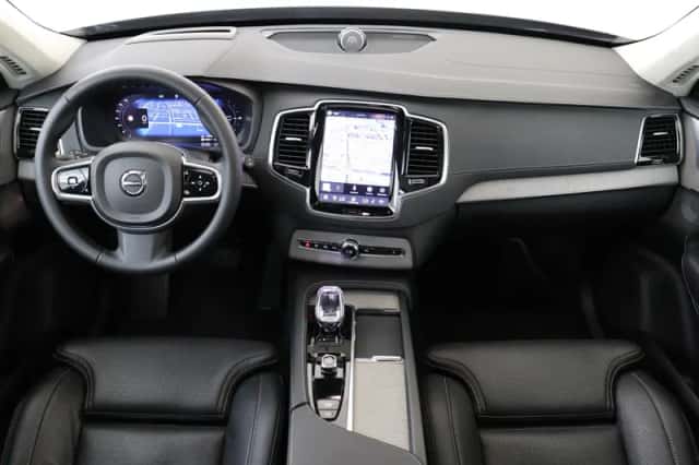 Volvo XC90 (2024) thumbnail 3