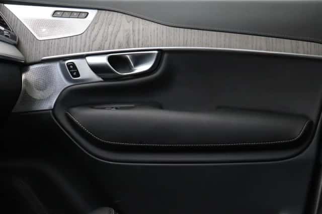 Volvo XC90 (2024) thumbnail 24