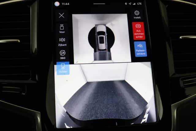 Volvo XC90 (2024) thumbnail 37