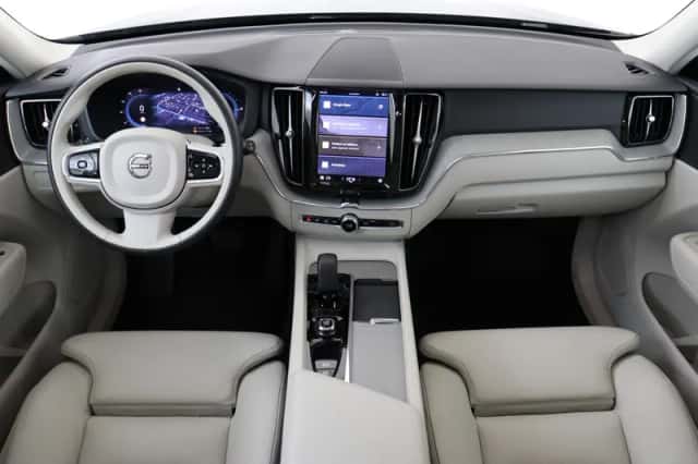 Volvo XC60 (2024) thumbnail 3