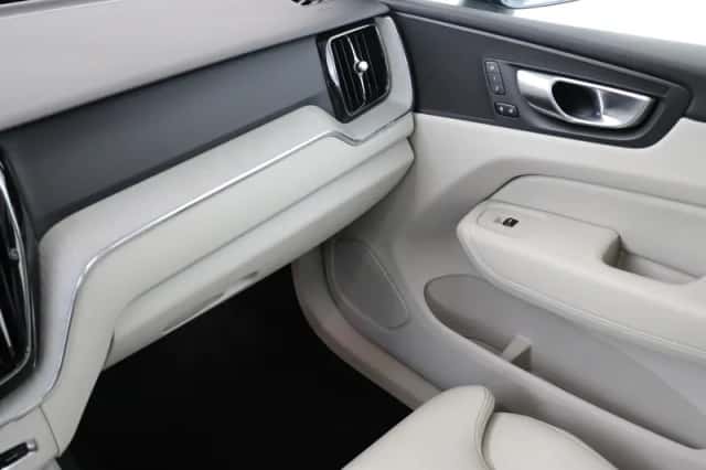 Volvo XC60 (2024) thumbnail 23
