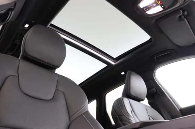 Volvo XC60 (2025) thumbnail 9