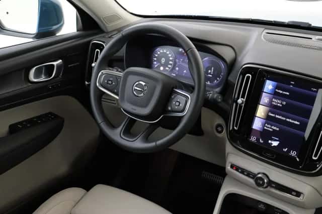 Volvo XC40 (2023) thumbnail 5