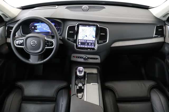 Volvo XC90 (2024) thumbnail 3