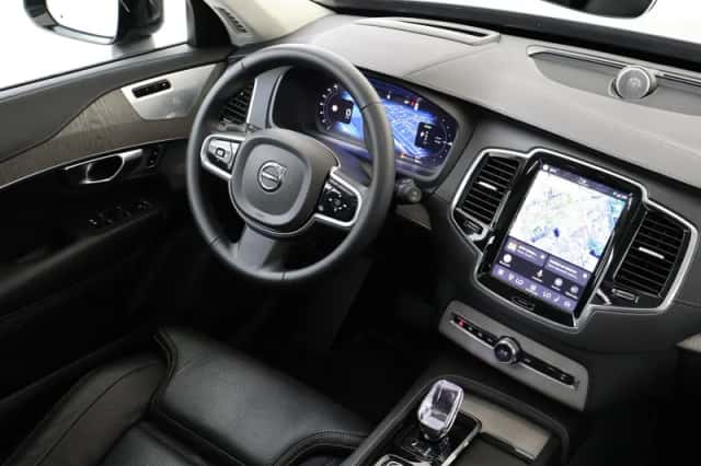 Volvo XC90 (2024) thumbnail 5