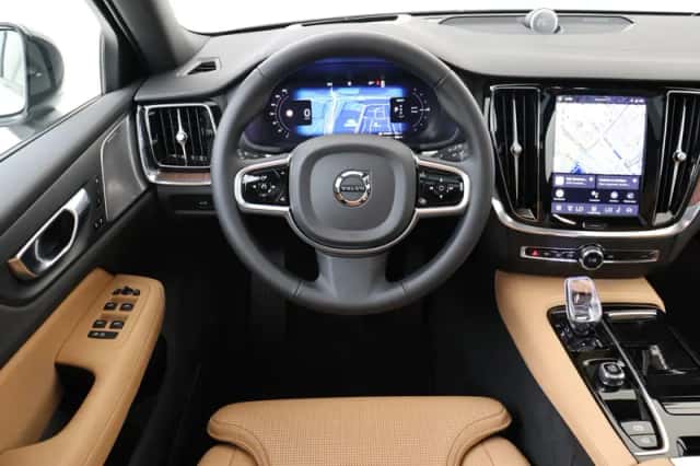 Volvo V60 (2024) thumbnail 1