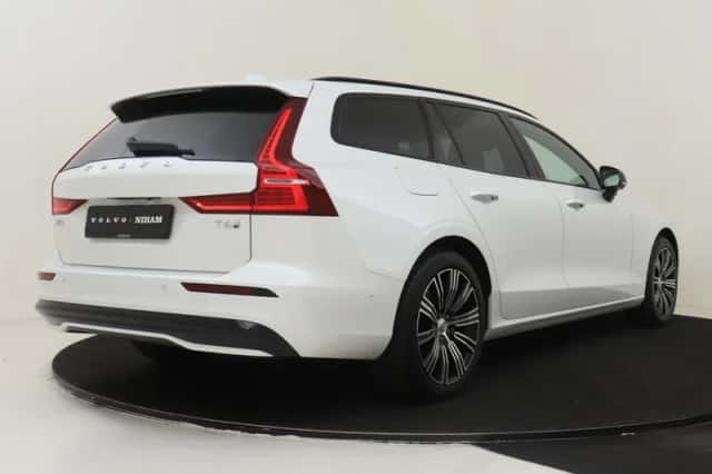 Volvo V60 (2024) thumbnail 2