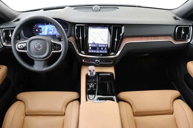Volvo V60 (2024) thumbnail 3
