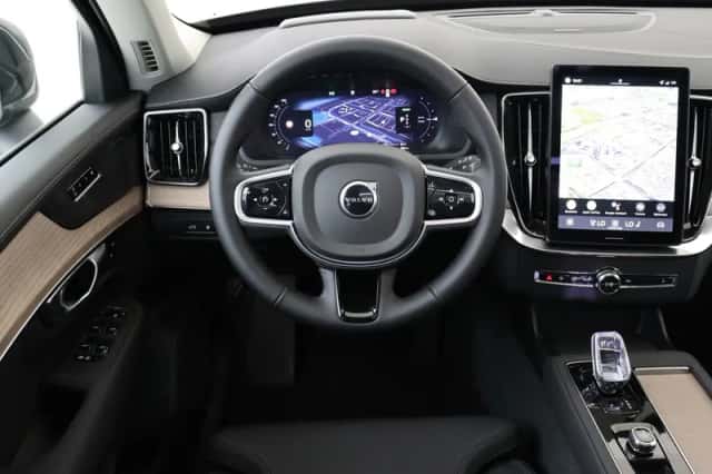 Volvo XC90 (2025) thumbnail 1