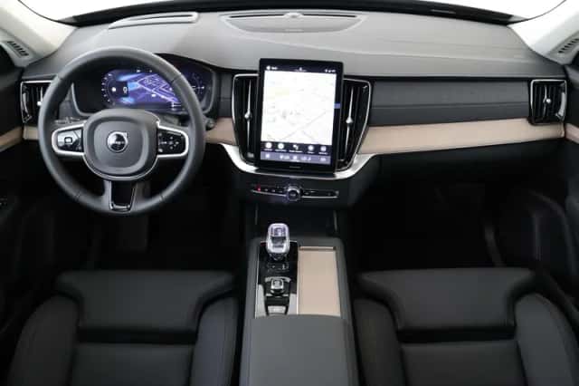 Volvo XC90 (2025) thumbnail 3