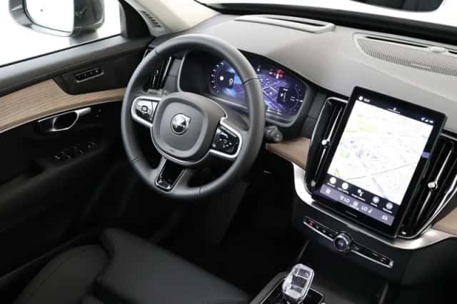 Volvo XC90 (2025) thumbnail 5