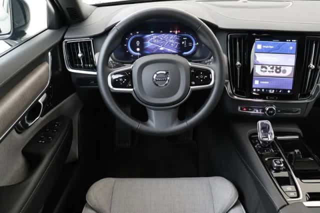 Volvo V90 (2023) thumbnail 1