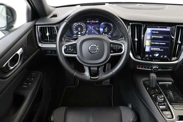 Volvo V60 (2021) thumbnail 1