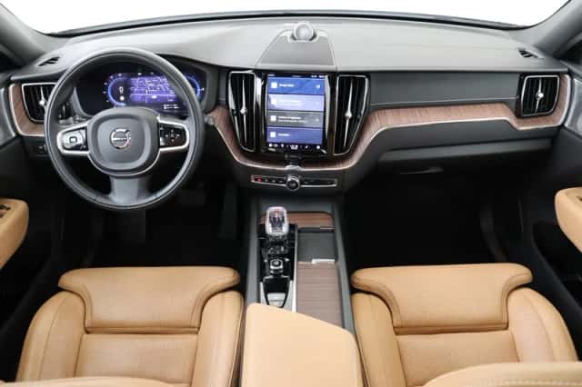 Volvo XC60 (2021) thumbnail 4