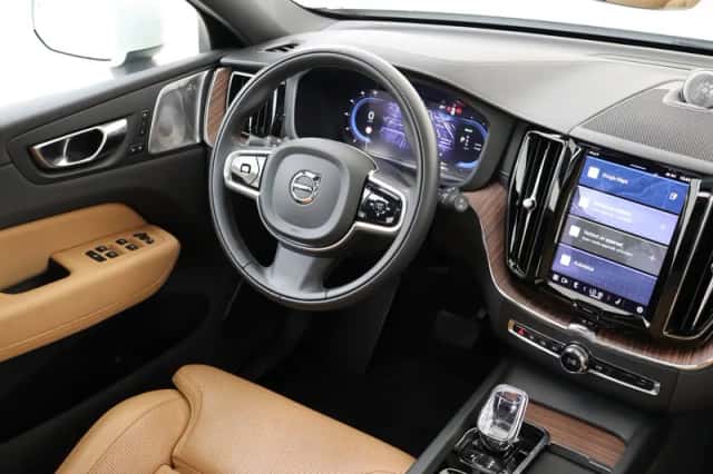 Volvo XC60 (2021) thumbnail 6