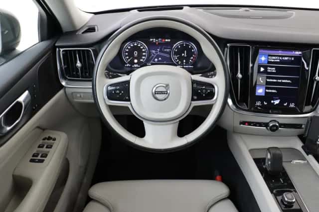 Volvo V60 (2022) thumbnail 1