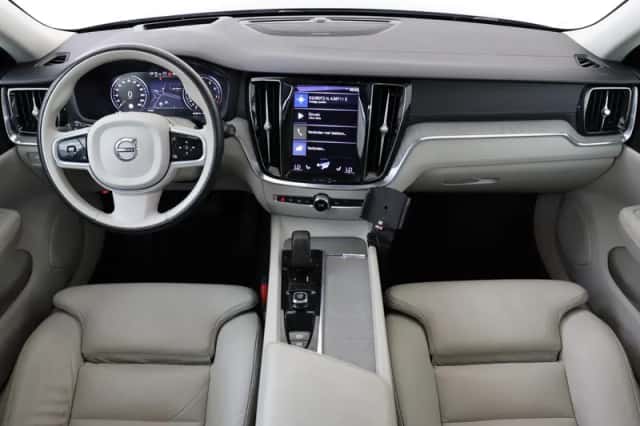 Volvo V60 (2022) thumbnail 3