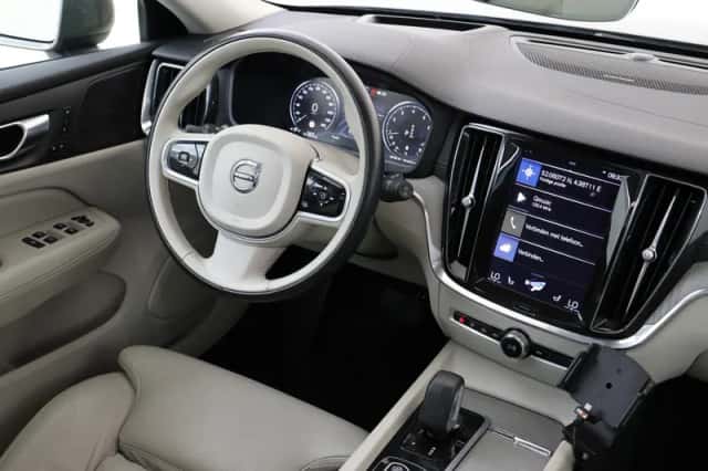 Volvo V60 (2022) thumbnail 5