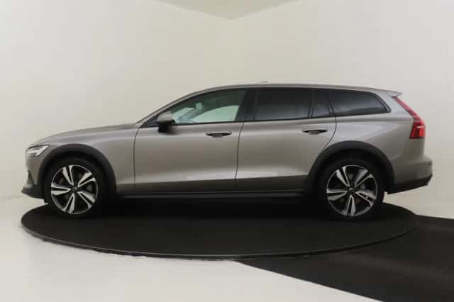 Volvo V60 (2022) thumbnail 6