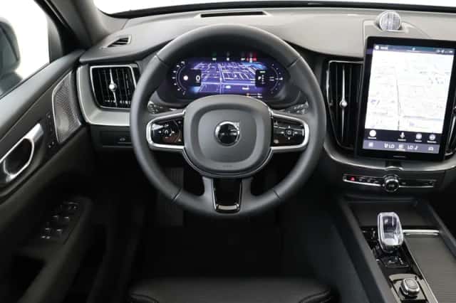Volvo XC60 (2025) thumbnail 2