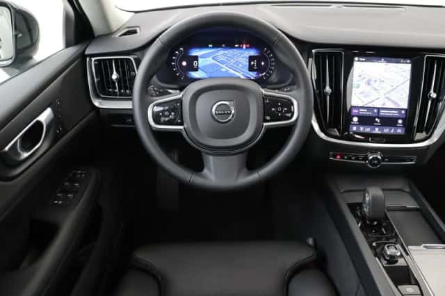 Volvo S60 (2024) thumbnail 1