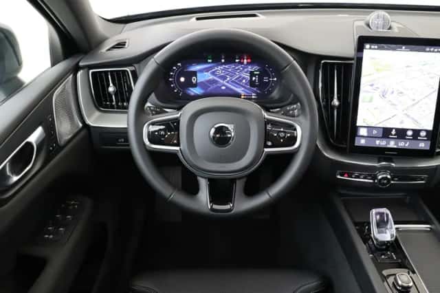 Volvo XC60 (2025) thumbnail 1