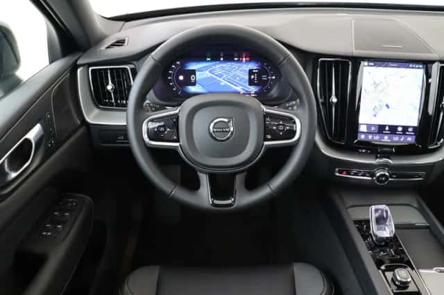 Volvo XC60 (2025) thumbnail 1