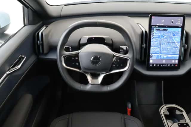 Volvo EX30 (2024) thumbnail 1