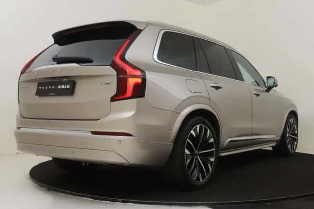 Volvo XC90 (2025) thumbnail 2