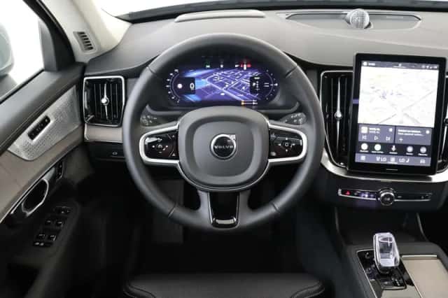 Volvo XC90 (2025) thumbnail 2