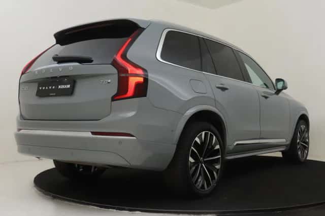 Volvo XC90 (2025) thumbnail 3