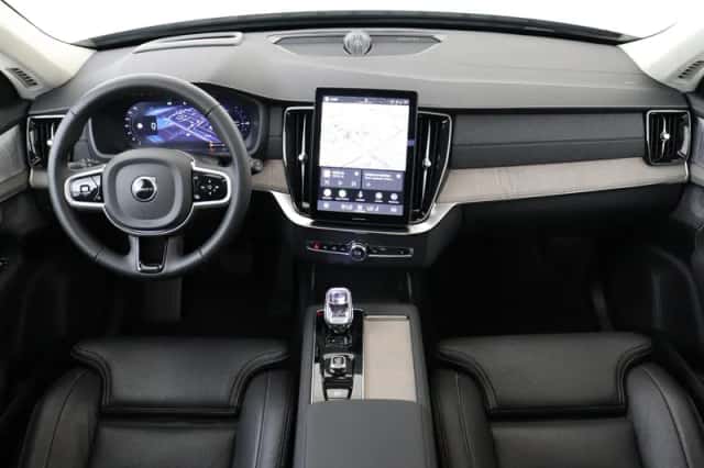 Volvo XC90 (2025) thumbnail 4