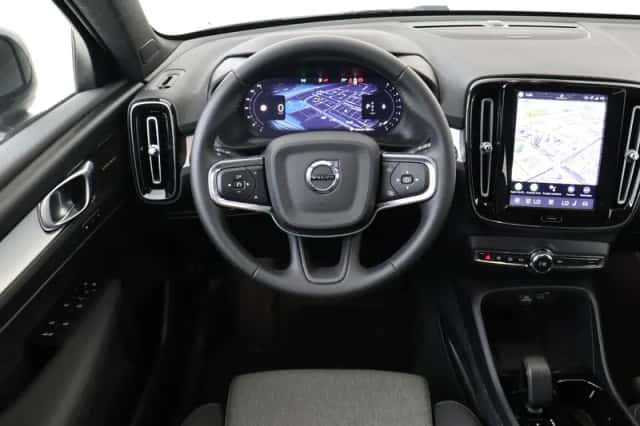 Volvo XC40 (2025) thumbnail 1