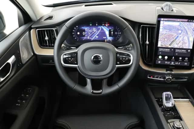 Volvo XC60 (2025) thumbnail 2
