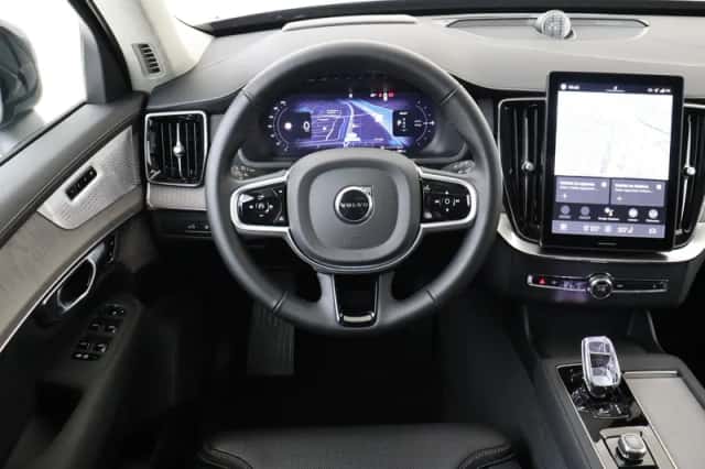 Volvo XC90 (2025) thumbnail 2