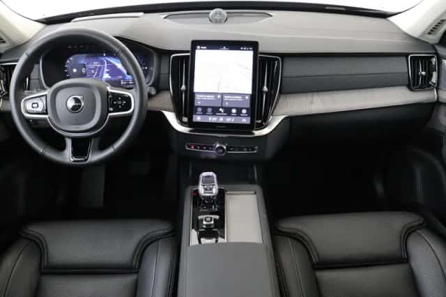 Volvo XC90 (2025) thumbnail 4